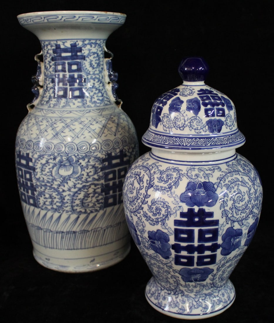 CHINESE PORCELAIN GINGER JAR W/LID & URN FORM VASE IN BLUE AND WHITE, LARGEST IS 17" X 8 1/2" (1 of 16)