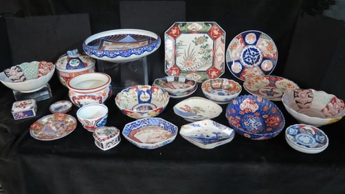 IMPRESSIVE LOT OF JAPANESE AND CHINESE IMARI, 15+ PCS., 12" DIA. LARGEST