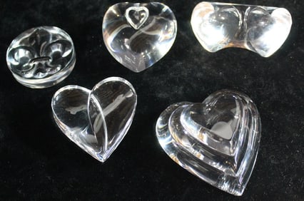 CURATED COLLECTION OF JOSEPH RODANO: FIVE STEUBEN CRYSTAL PIECES, 4 HEART MOTIF & 1 FLEUR DE LIS