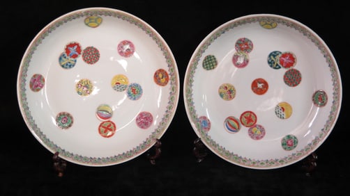 CURATED COLLECTION OF JOSEPH RODANO: SET OF TWO VINTAGE CHINESE PORCELAIN PLATES