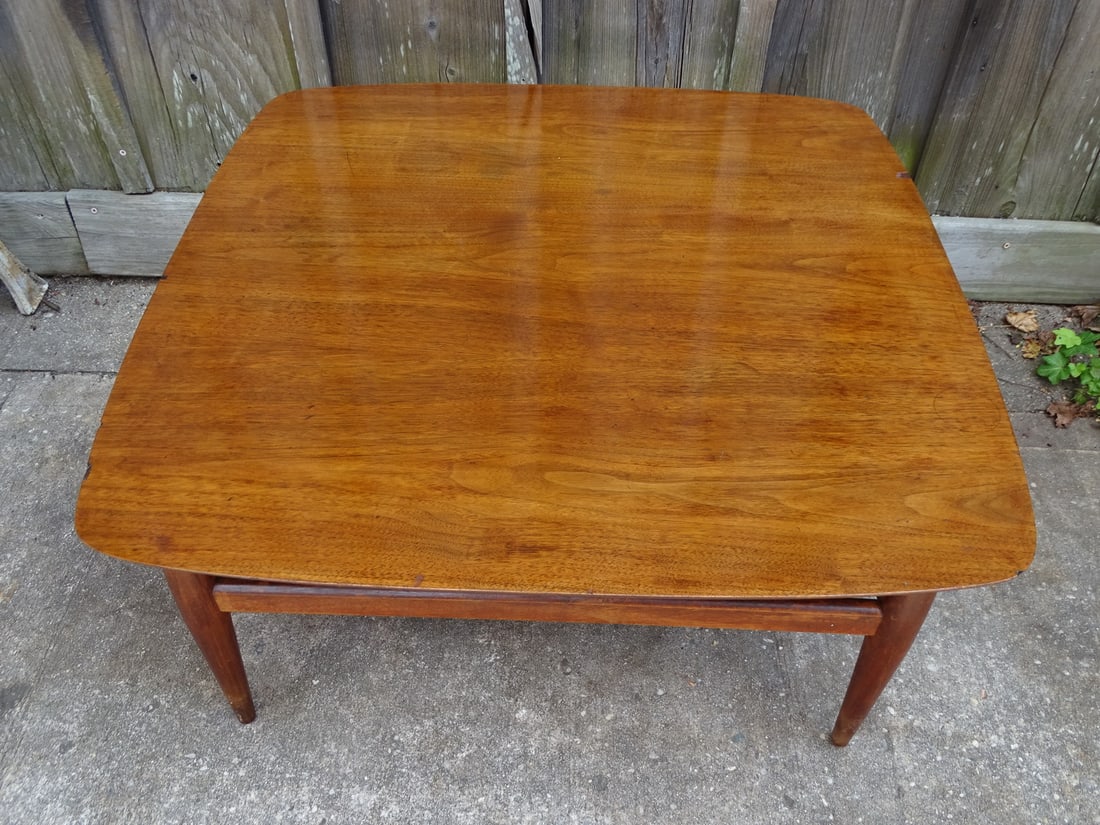 MID CENTURY TEAK/WALNUT ROUNDED SQUARE COCKTAIL TABLE (1 of 9)