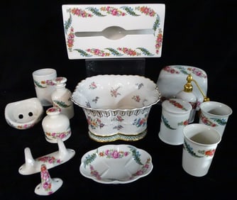 PORCELAIN DE PARIS BATHROOM ACCESSORIES
