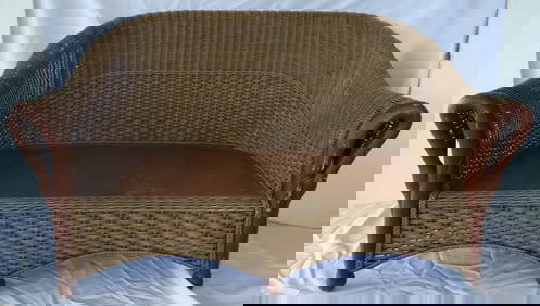 VINTAGE WICKER SETTEE WITH SWAN FIGURAL ARMS