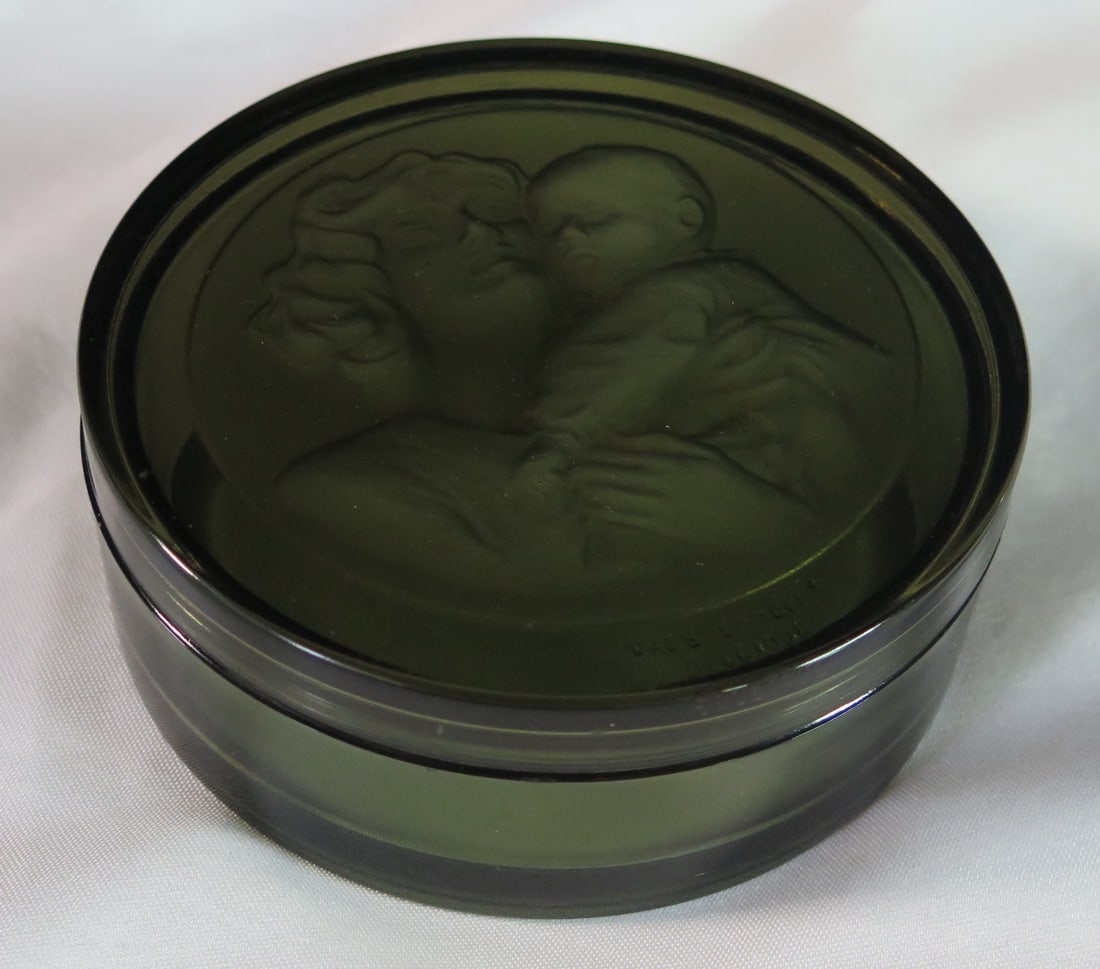 VAL ST. LAMBERT DEEP GREEN AMBER LIDDED CRYSTAL INTAGLIO BOX WITH MOTHER AND CHILD (1 of 10)
