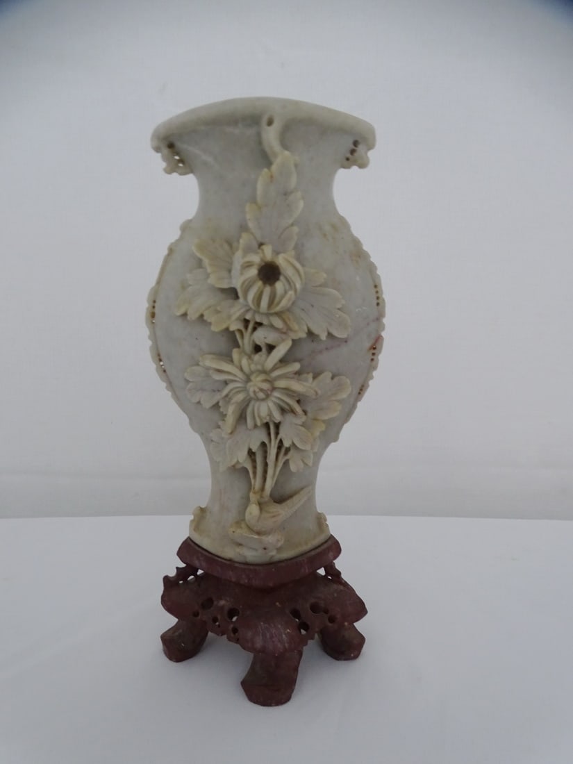 TWO-TONE CHINESE SOAPSTONE VASE WITH CHRYSANTHEMUM MOTIF (1 of 10)
