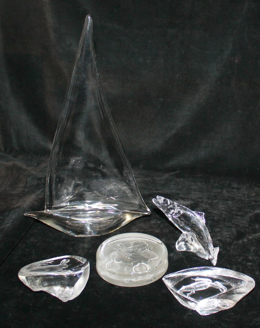 CURATED COLLECTION OF JOSEPH RODANO: FOUR CRYSTAL PIECES, INCLUDING FISH AND SAILBOAT. (1 of 6)