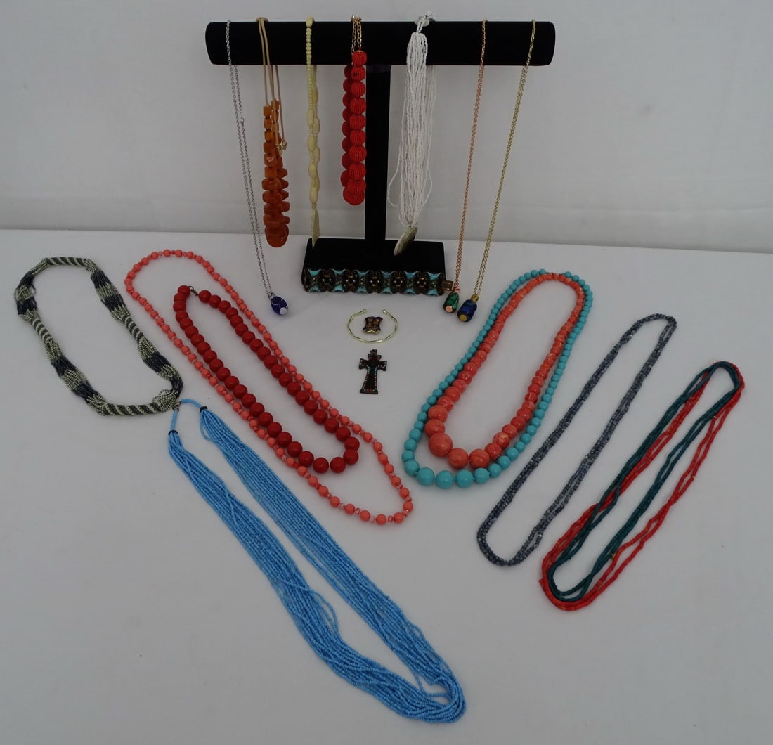 INCLUSIVE LOT OF VINTAGE COSTUME JEWELRY: This extensive collection of vintage costume jewelry offers a delightful array of styles and designs, catering to various tastes and preferences. The assortment likely includes necklaces, bracelets, e