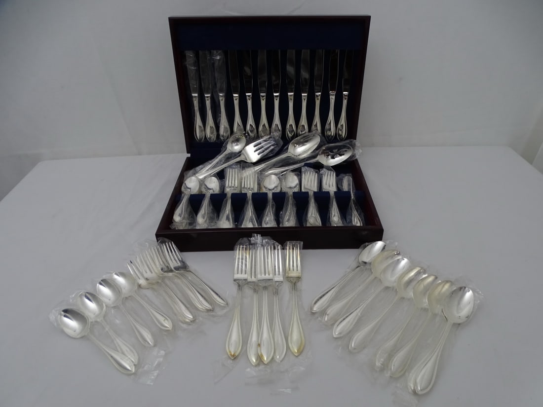 ESTATE OF DENNIS P. RODANO SR.: WALLACE SILVER PLATE FLATWARE SET FOR 12 WITH WOODEN BOX (1 of 13)