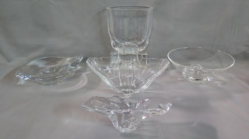 GROUP OF CRYSTAL VESSELS INCLUDING BACCARAT AND STEUBEN