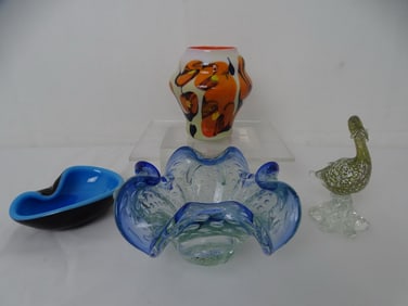 COLLECTION OF THREE MURANO PIECES AND ONE POP ART GLASS VASE