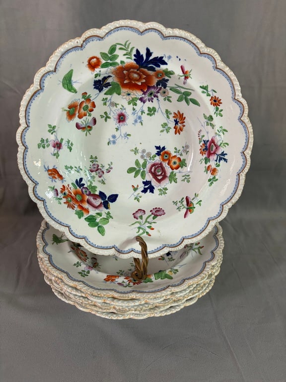 SET OF SIX 19TH CENTURY HICKS AND MEIGH IMARI INSPIRED PORCELAIN BOWLS: This collection of six 19th-century Hicks and Meigh porcelain bowls, inspired by the Imari style, is a testament to the enduring appeal of this classic design. The scalloped edges, intricate floral mo