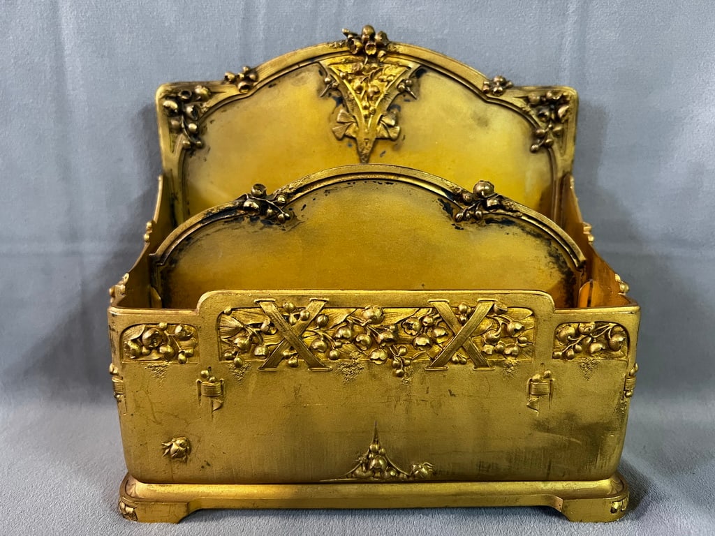 GILT BRONZE DORE SUSSE FRERES ART NOUVEAU ENVELOPE HOLDER IN THE STYLE OF TIFFANY STUDIOS: This Art Nouveau envelope holder, crafted by Susse Freres in the style of Tiffany Studios, is a stunning example of early 20th-century design. The intricate ginkgo and tulip motifs, rendered in delica