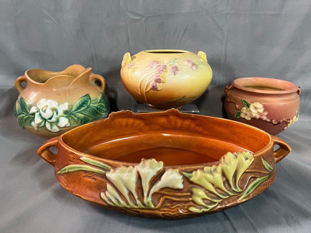 COLLECTION OF FOUR MID-CENTURY ROSEVILLE CERAMIC POTTERY PIECES (1 of 12)