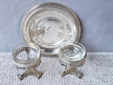 THREE 800 SILVER PIECES INCLUDING PAIR OF SALT DISHES WITH SHELL AND HOOF MOTIF (9.83 OZT)