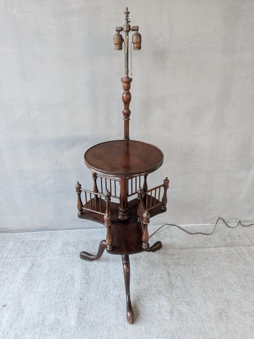ANTIQUE REVOLVING BOOKSHELF LAMP (1 of 12)