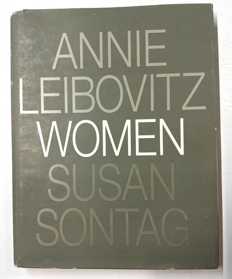"ANNIE LEIBOVITZ WOMEN" BY SUSAN SONTAG. SIGNED (1 of 5)