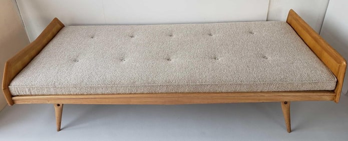 MID-CENTURY MODERN DAYBED