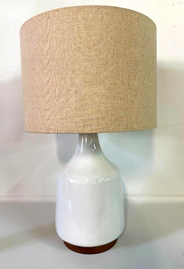 CERAMIC TABLE LAMP (1 of 5)