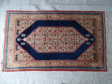 HAND WOVEN ISFAHAN RUG 40" X 68"