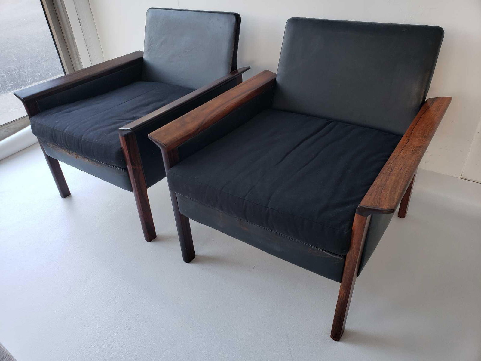 PAIR OF DANISH MODERN LEATHER AND ROSEWOOD LOUNGE CHAIRS WITH FABRIC SEATS  27.75" X 28.75" X 30" (1 of 16)