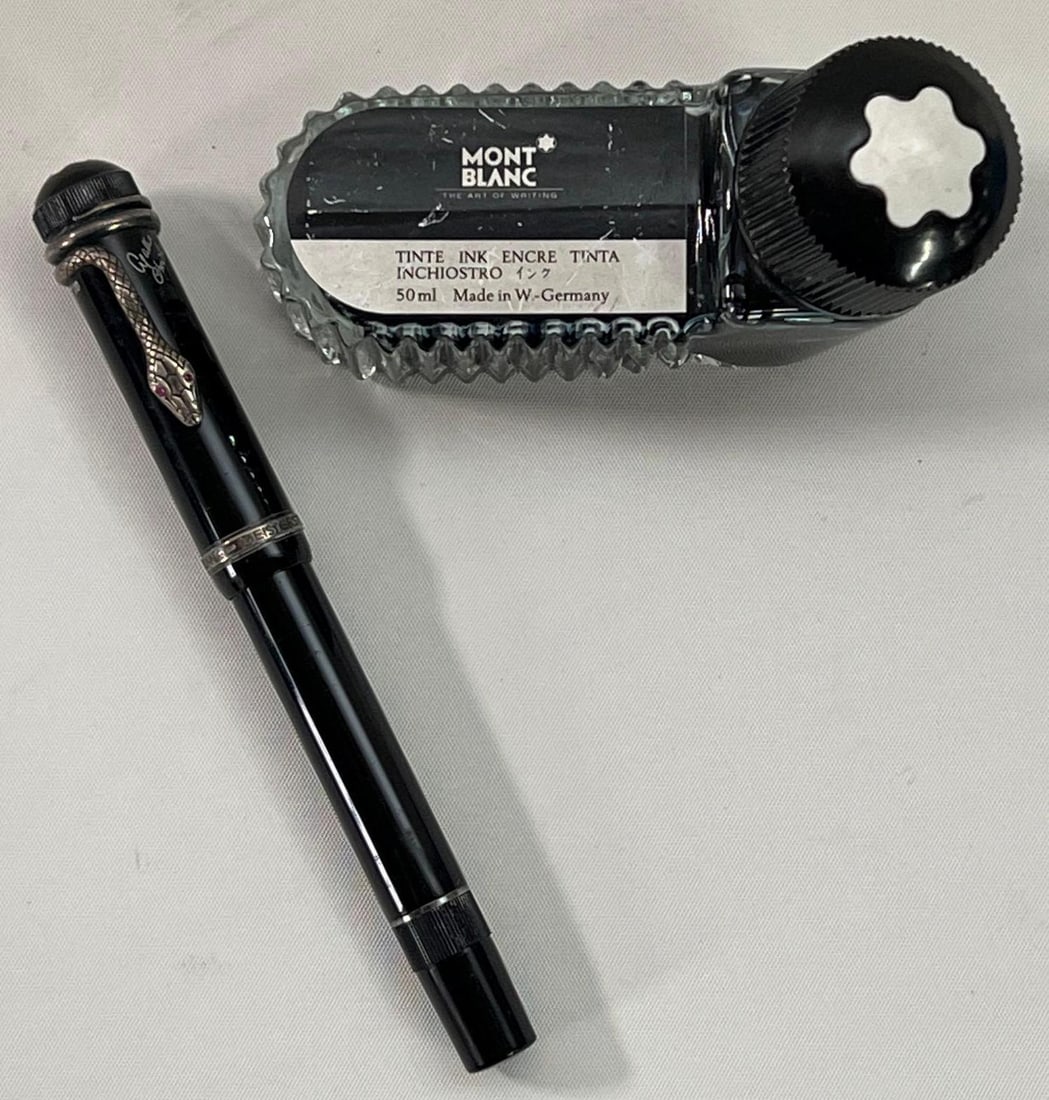MONTBLANC WRITERS EDITION 1993 AGATHA CHRISTIE FOUNTAIN PEN: This is a highly sought-after Montblanc Writers Edition fountain pen, specifically the 1993 edition dedicated to the renowned mystery writer Agatha Christie. This limited edition pen is a tribute to C