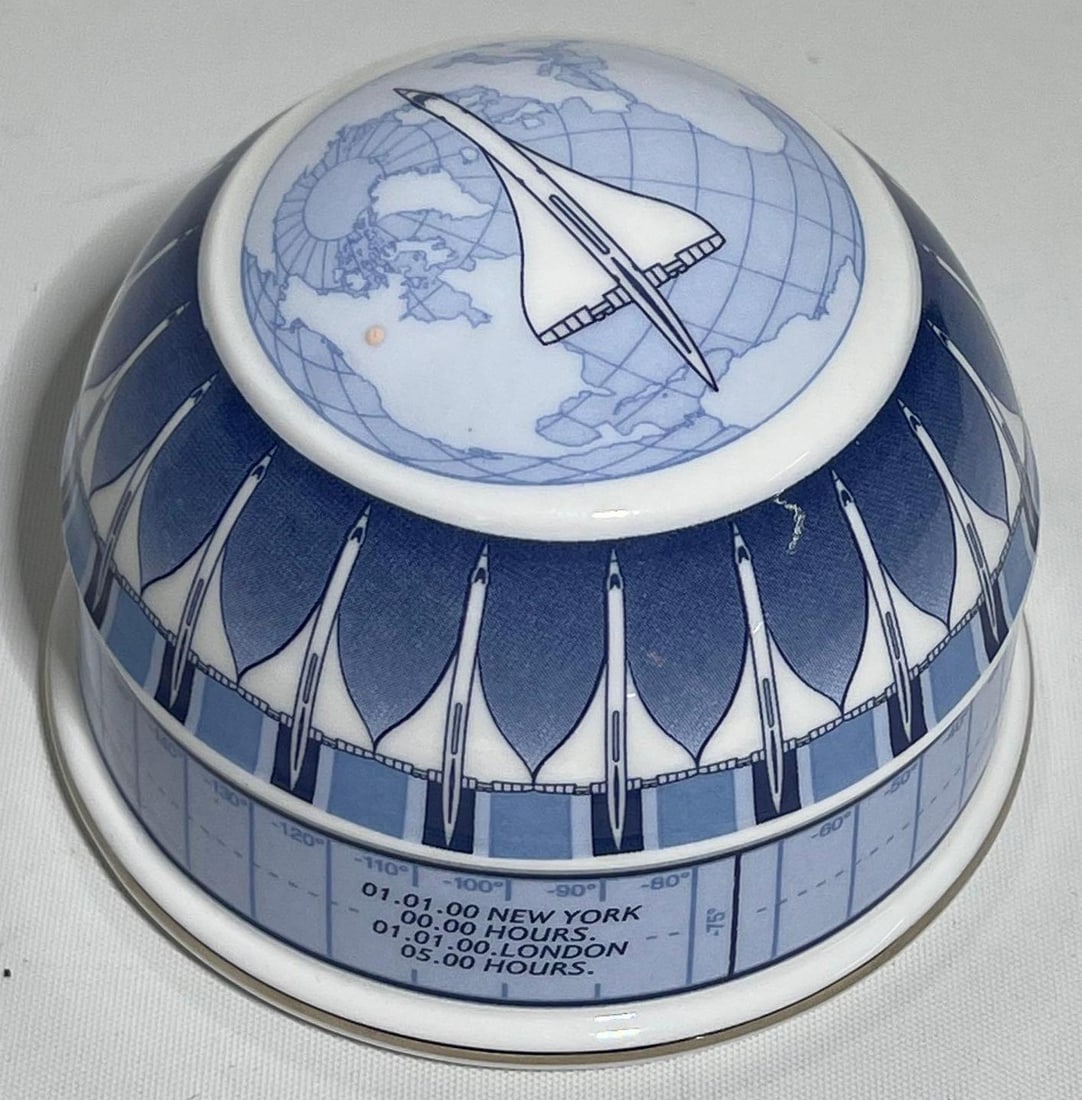 WEDGWOOD BRITISH AIRWAYS CONCORDE AIRPLANE MILLENIUM DOME PAPERWEIGHT (1 of 7)