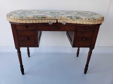 VINTAGE DRESSING TABLE / VANITY