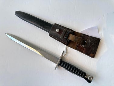 M1957 WISS BAYONET W/ SCABBARD AND FROG