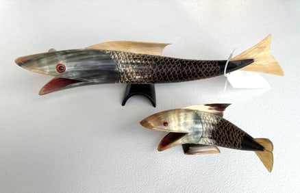 CARVED HORN FISH SET