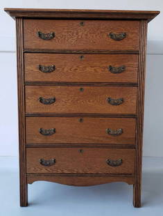 ANTIQUE OAK FIVE DRAWER HIGH CHEST DRESSER: This handsome antique oak five-drawer high chest, measuring 45.25 inches high, 33 inches wide, and 17.75 inches deep, is a classic example of early 20th-century or late 19th-century furniture craftsma