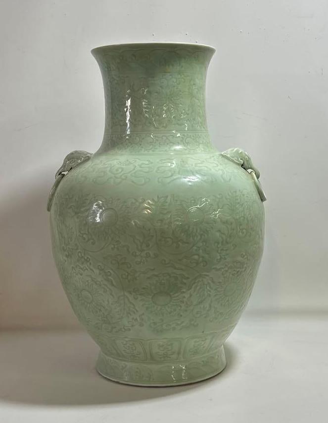 LARGE VINTAGE CHINESE CELADON VASE (1 of 13)
