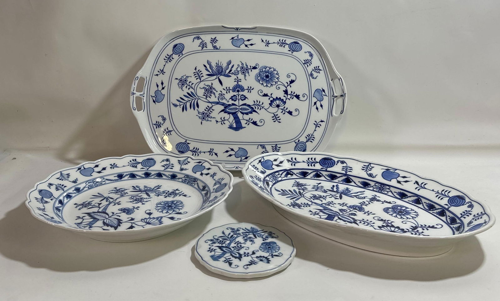 COLLECTION OF FOUR ZWEIBELMUSTER BLU ONION CHINA PIECES INCLUDING MEISSEN (1 of 14)