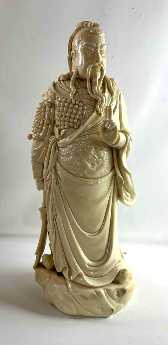 BLANC DE CHINE DEHUA PORCELAIN STATUE OF GUAN GONG (1 of 10)