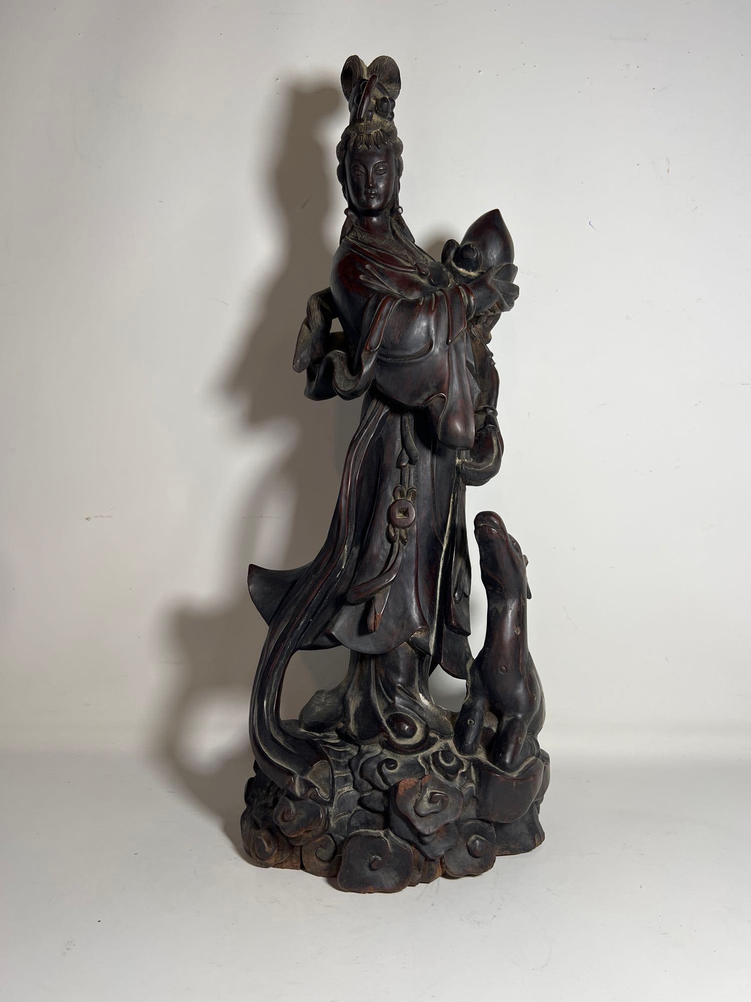 VINTAGE CHINESE CARVED WOODEN STATUE OF KWAN YIN GODDESS (1 of 12)