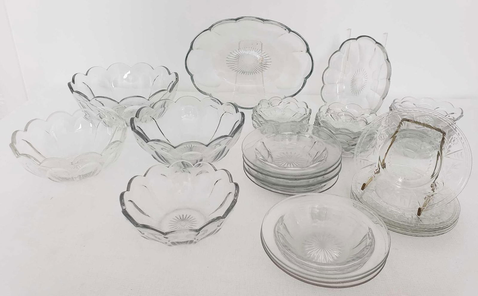COLLECTION OF QUALITY ANTIQUE/VINTAGE GLASS INCLUDING 20+ PIECES OF HEISEY (1 of 11)