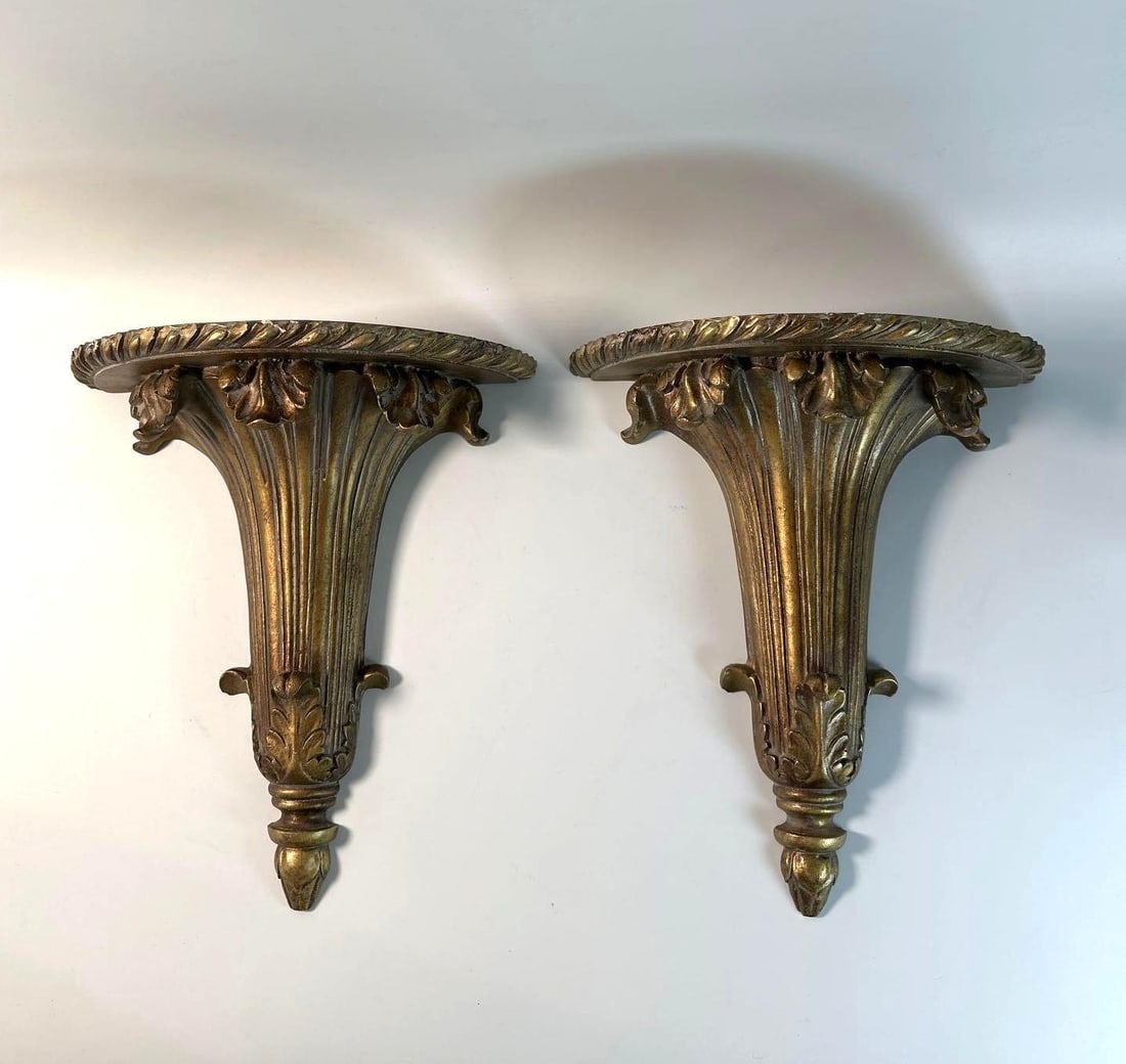 VINTAGE PAIR OF HOLLYWOOD REGENCY STYLE GILT WALL BRACKETS (1 of 9)