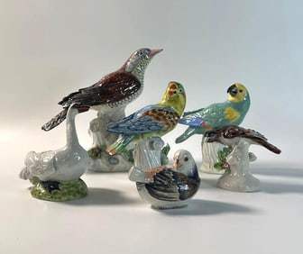 SET OF FIVE PORCELAIN BIRDS INCLUDING MEISSEN