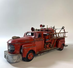 REPRODUCTION TIN 1940's TOY FIRE ENGINE TRUCK
