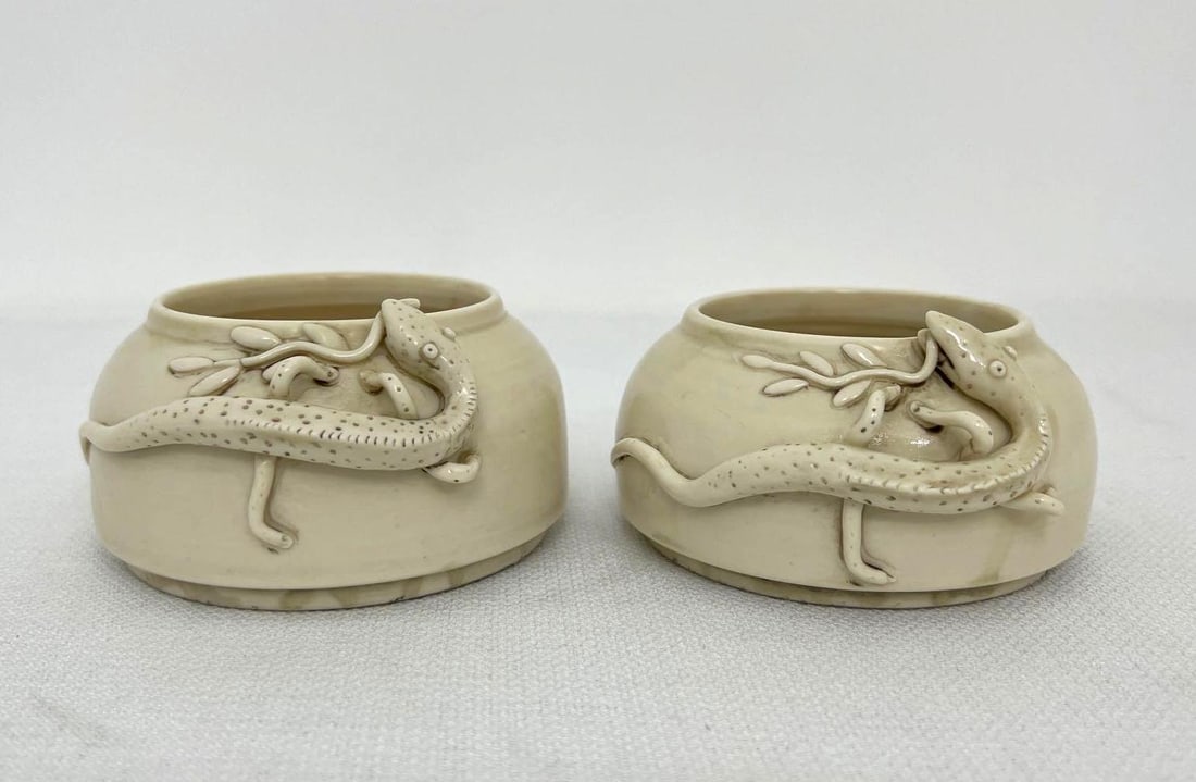 PAIR OF DEHUA BLANC DE CHIN WHITE PORCELAIN CHINESE LIZARD BOWLS (1 of 11)