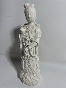 BLANC DE CHINE WHITE CHINA PORCELAIN STATUE OF FEMALE FIGURE WITH FLOWERS