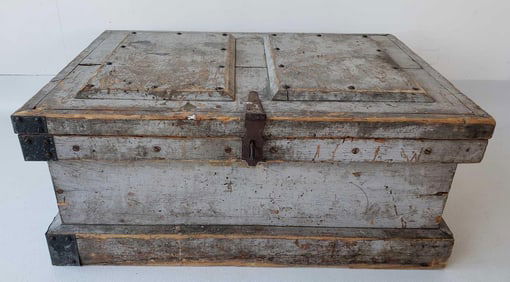 WEATHERED PAINTED WOOD ANTIQUE TOOL BOX | TRUNK