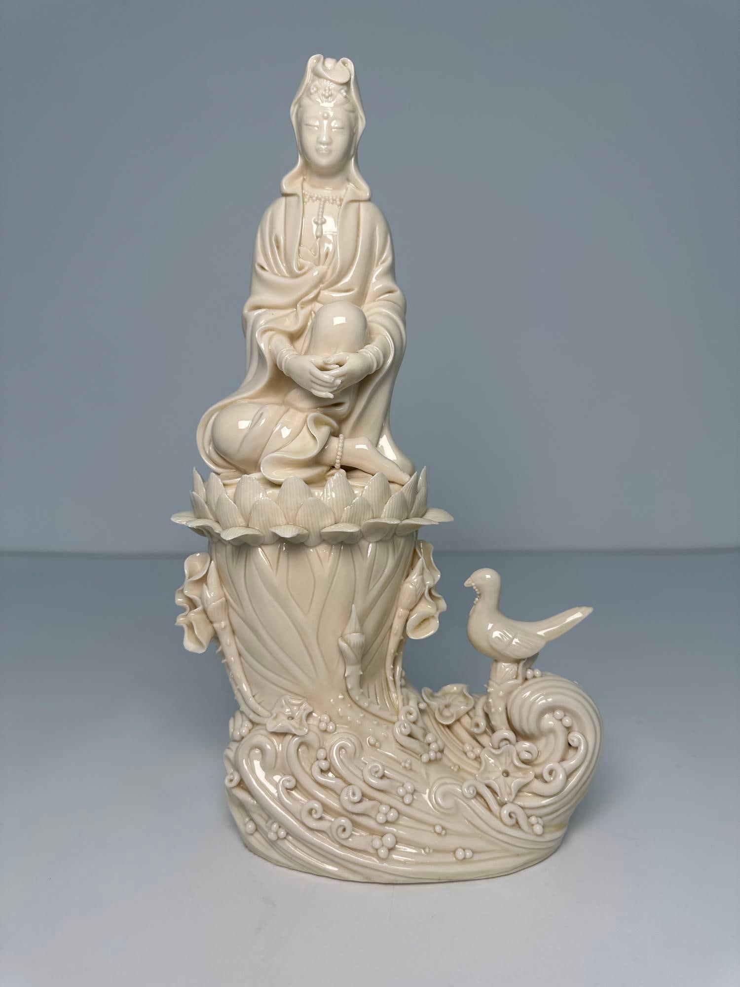 CHINESE BLANC DE CHINE DEHUA PORCELAIN GUANYIN WITH BIRD STATUE (1 of 14)