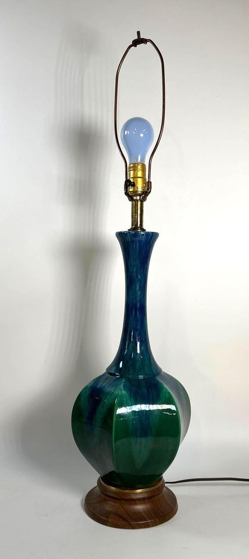 VALUE LOT: MID-CENTURY GLAZED POTTERY TABLE LAMP (1 of 5)