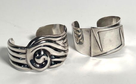 PAIR OF STERLING SILVER BANGLES | BRACELETS