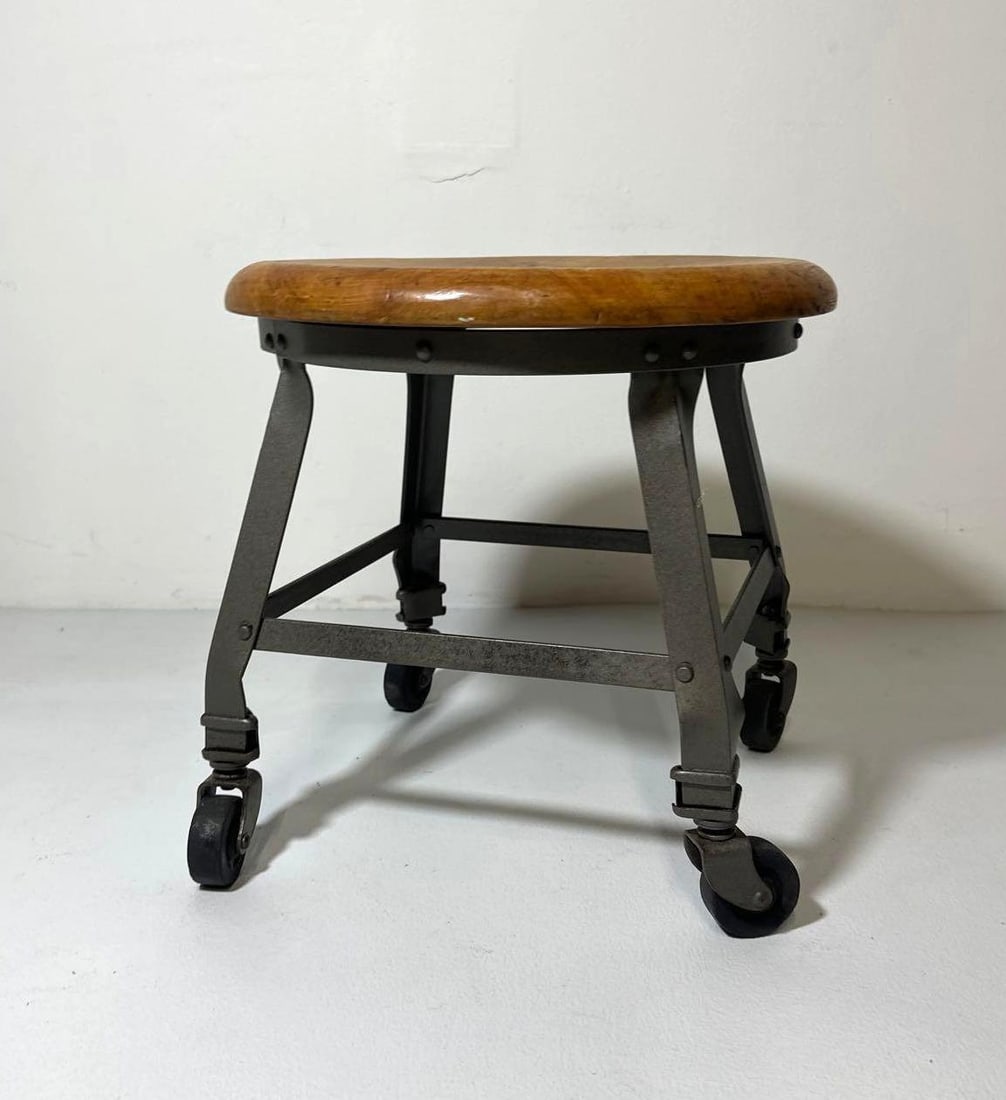 VALUE LOT: VINTAGE INDUSTRIAL MINI STOOL STOOL WITH CASTERS (1 of 6)