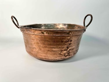 LARGE HAMMERED COPPER POT