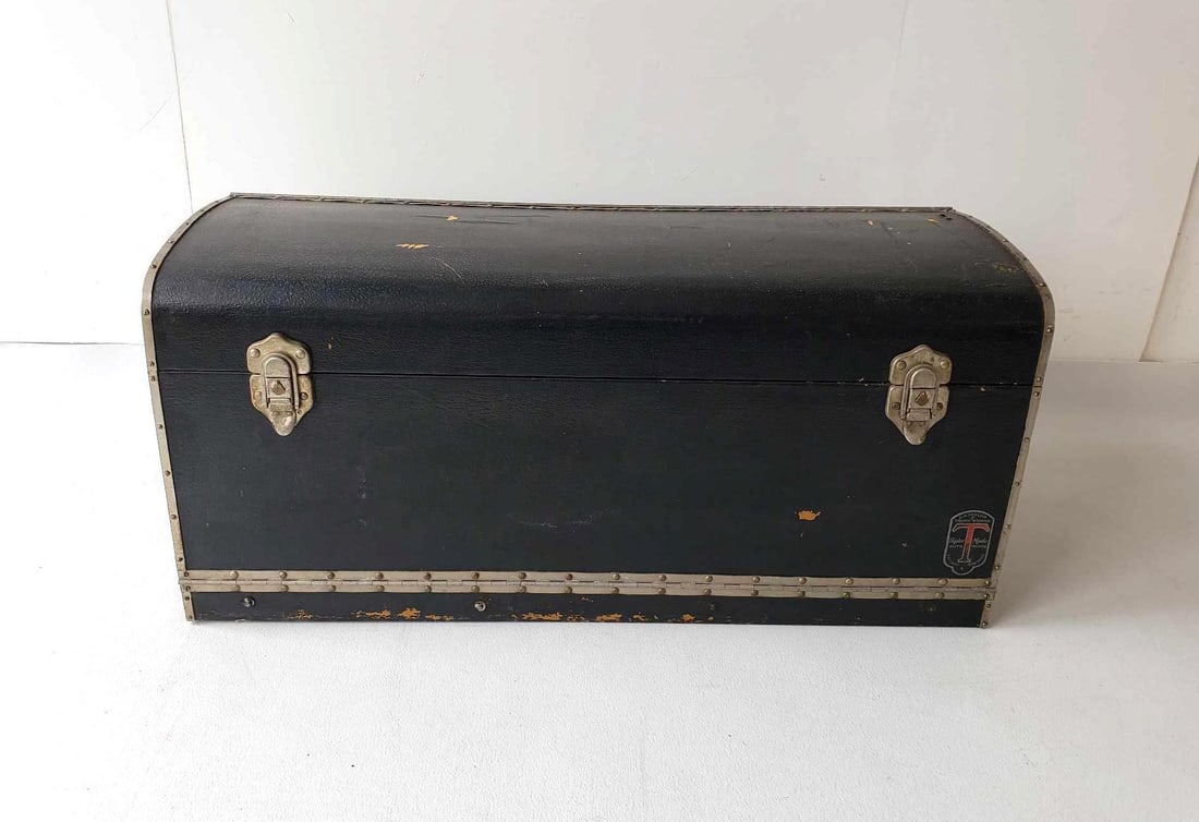 C.A. TAYLOR ANTIQUE AUTO TRUNK (1 of 13)