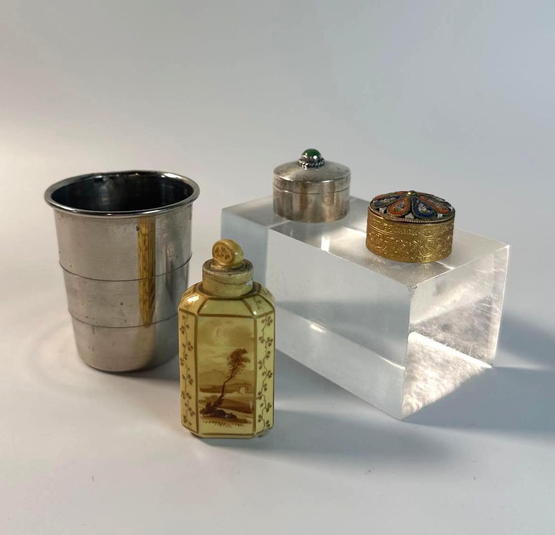 VALUE LOT: COLLECTION OF SMALL CONTANIERS (1 of 8)