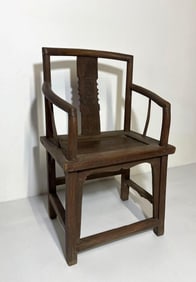 ANTIQUE MING STYLE HORSESHOE BACK CARVED CHINESE OPEN ARM CHAIR