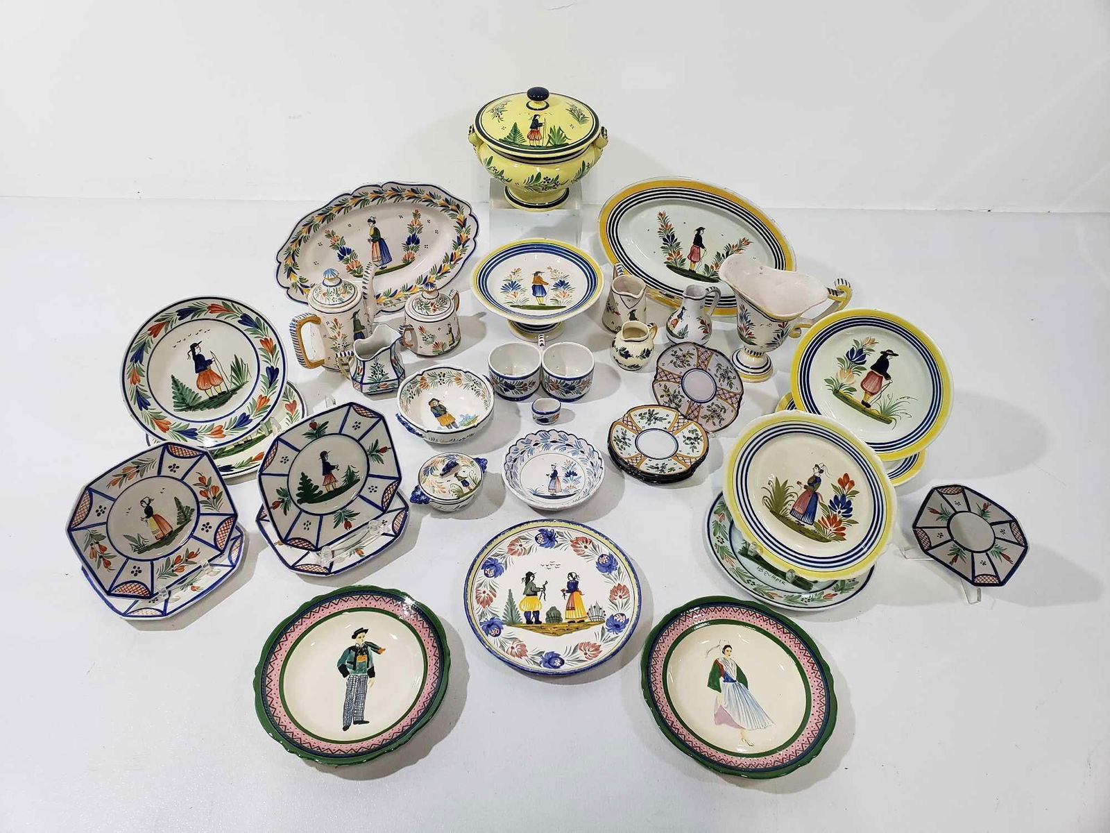 HENRIOT QUIMPER 34-PIECE COLLECTION | VINTAGE FRENCH FAIENCE (1 of 19)